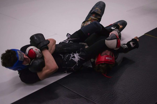 Comment utiliser la biomécanique pour optimiser les techniques de soumission en Grappling?